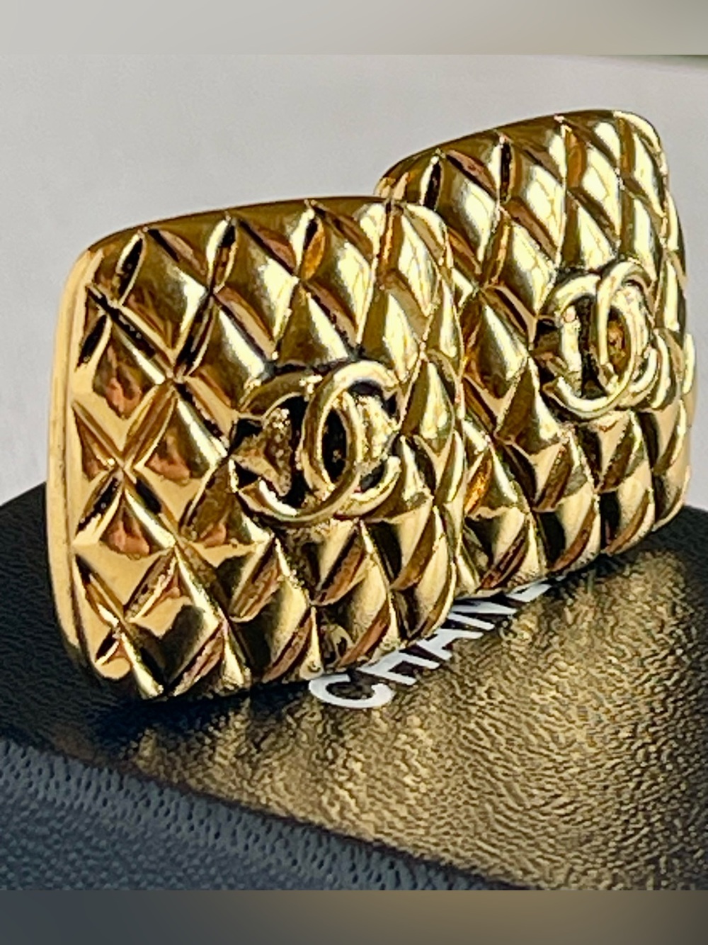 VINTAGE CHANEL 24K GOLD PLATED DIAMOND QUILTED SQUARE CLIP-ON EARRINGS FRANCE - Picture 9 of 14